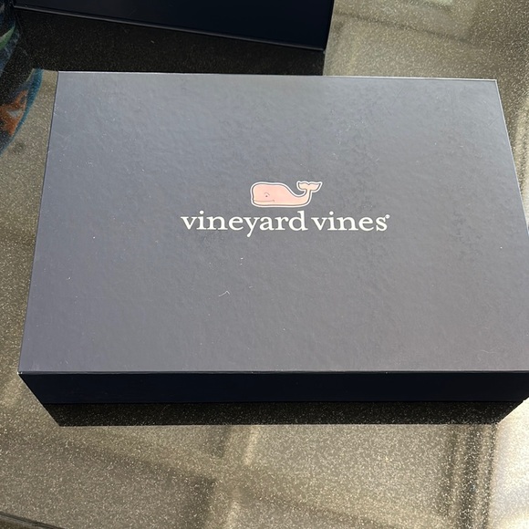 Vineyard Vines Dark Blue Gift Box sweater size - Picture 1 of 2